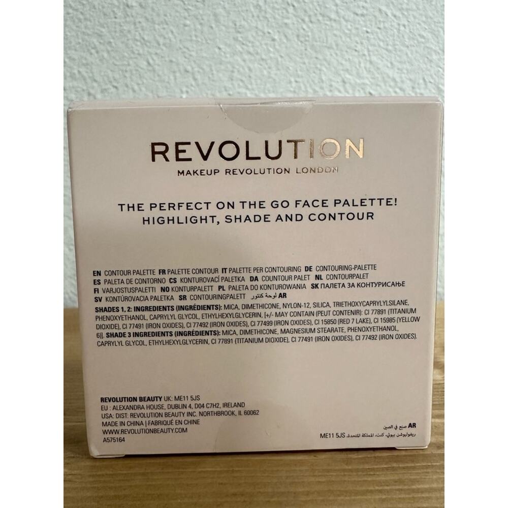 NIB Revolution Contour Powder Compact - Picture 3 of 3